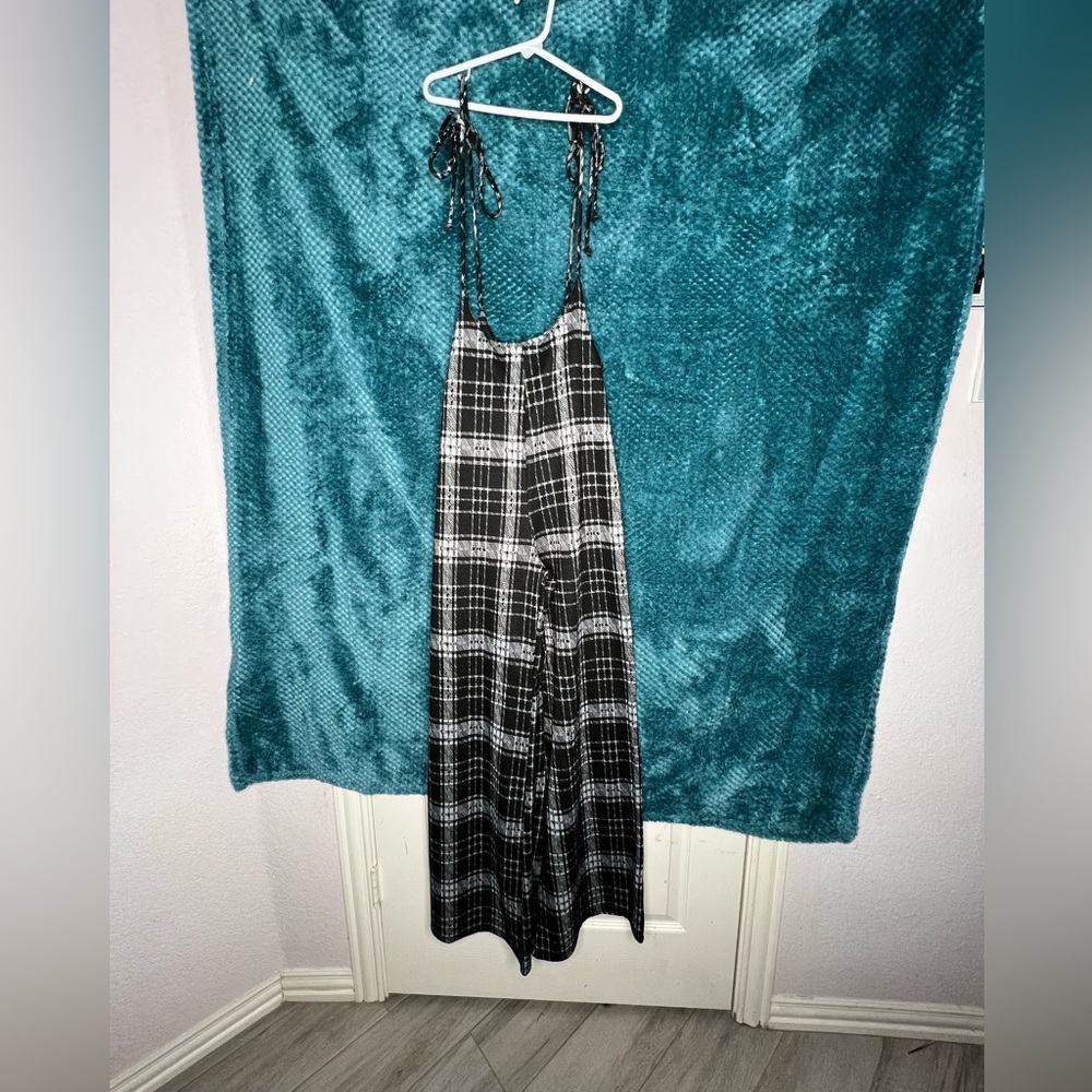 Low cut jumper NEVER WORN